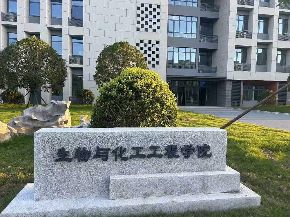 龙井市扬州职业大学体育场高杆灯项目